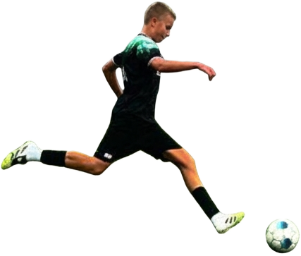 Hugo haalt uit naar de bal