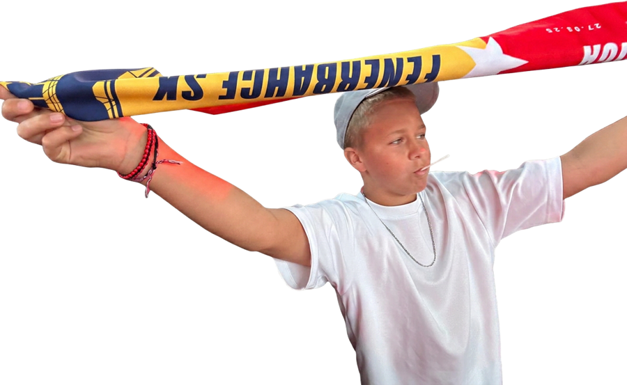 Hugo met sjaal in het stadion